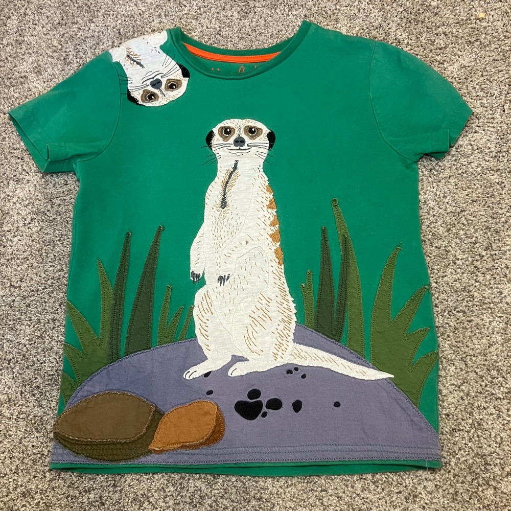 Mini Boden Kids Green Meerkat Applique Graphic T-Shirt Size 8-9Y RARE Whimsy Zoo